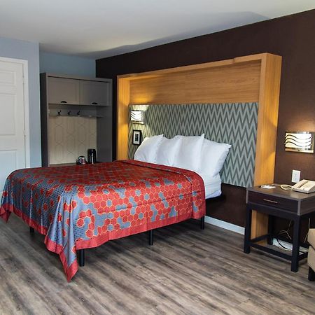 Columbus Inn And Suites Екстериор снимка