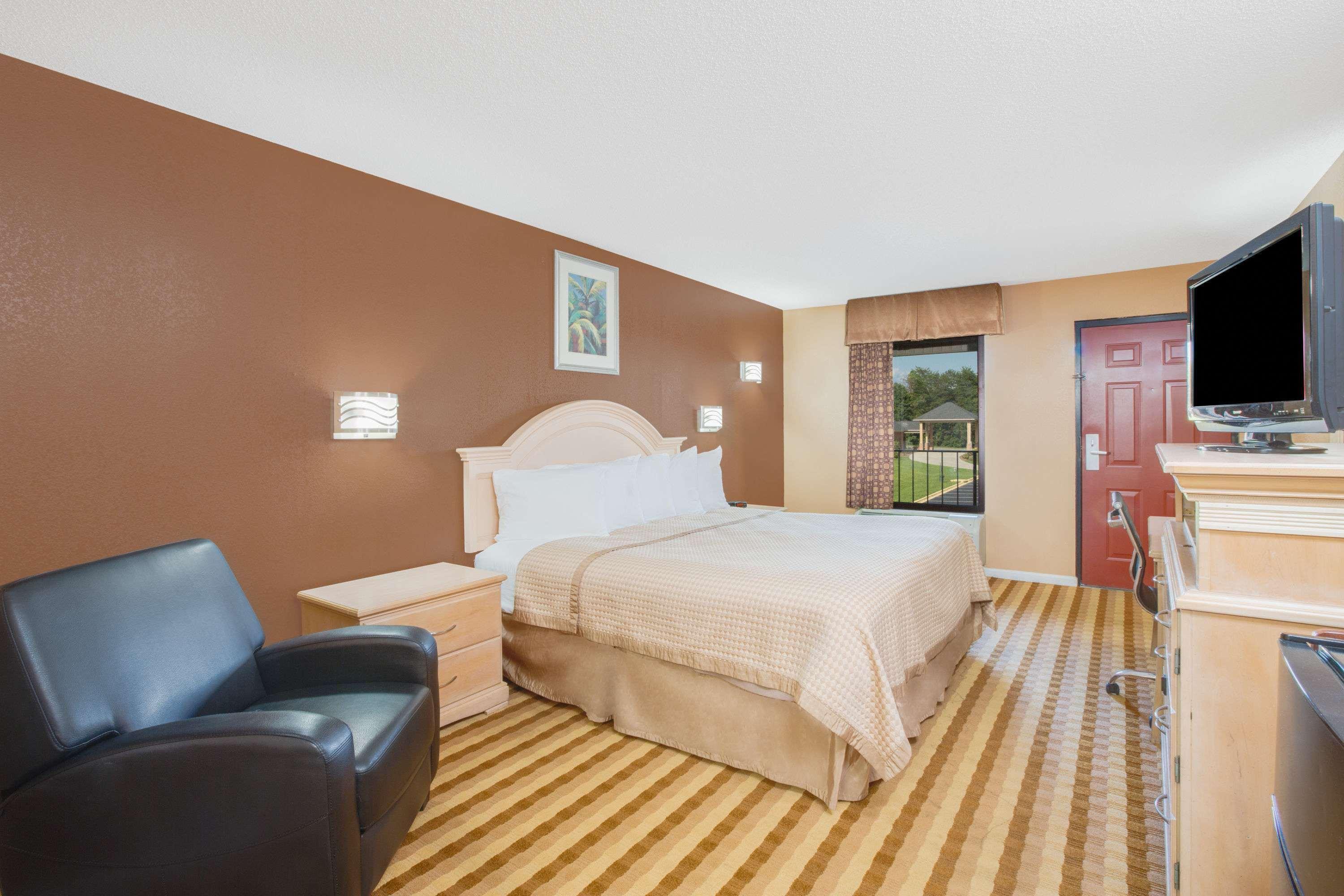 Columbus Inn And Suites Екстериор снимка