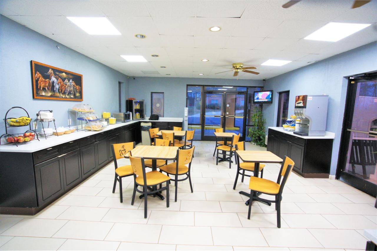Columbus Inn And Suites Екстериор снимка