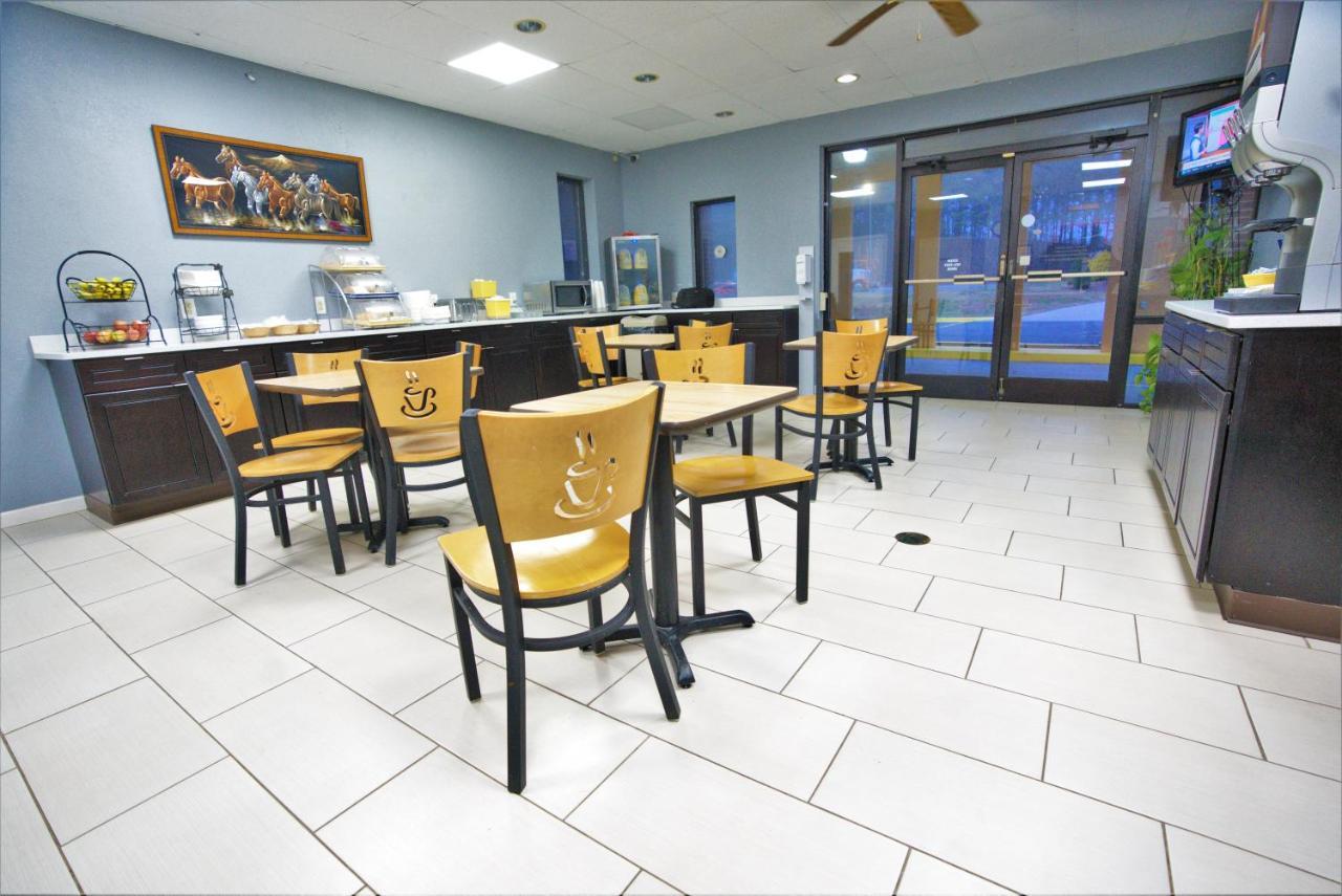 Columbus Inn And Suites Екстериор снимка
