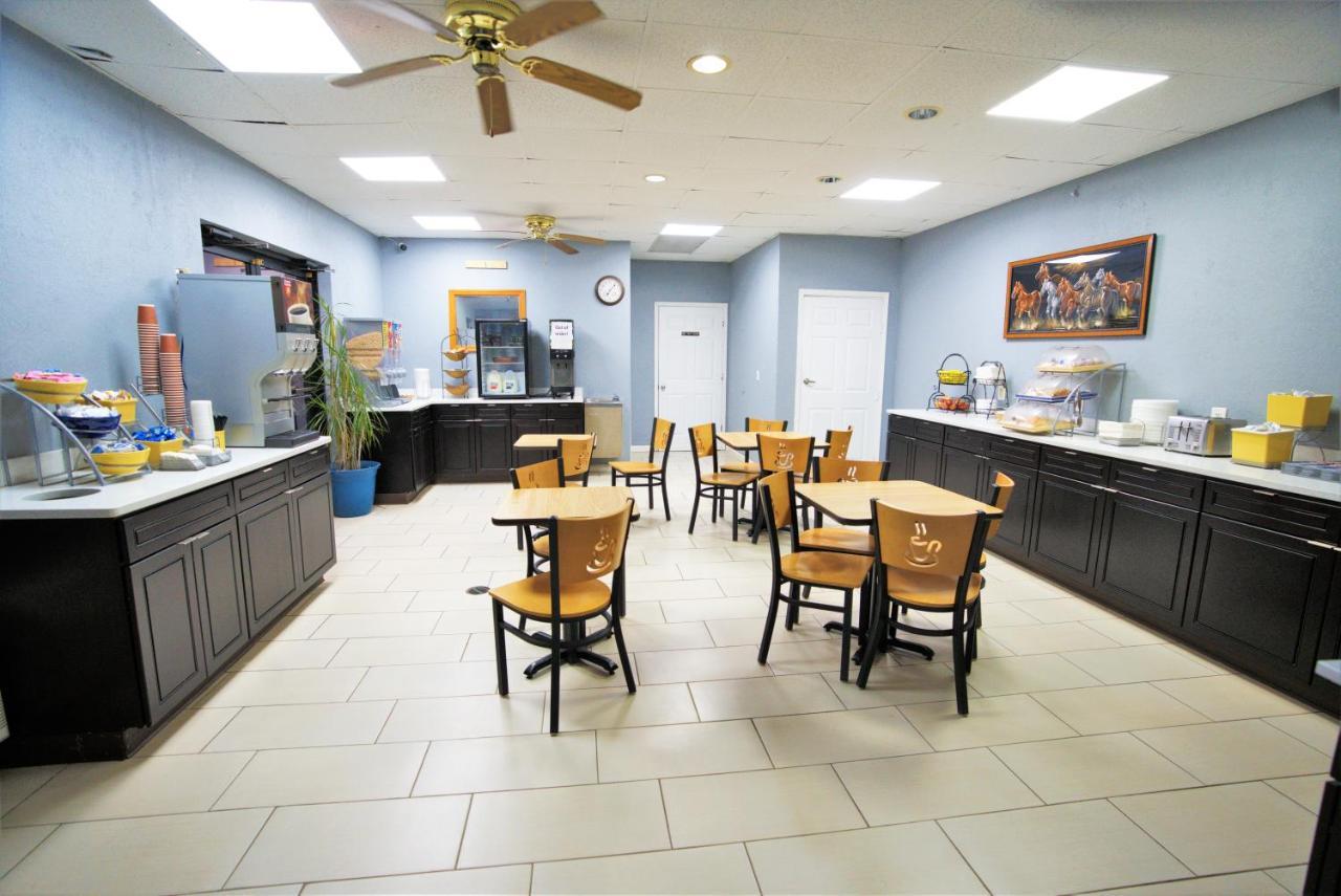 Columbus Inn And Suites Екстериор снимка