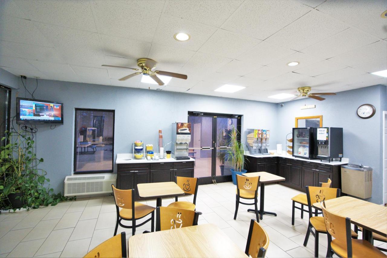 Columbus Inn And Suites Екстериор снимка