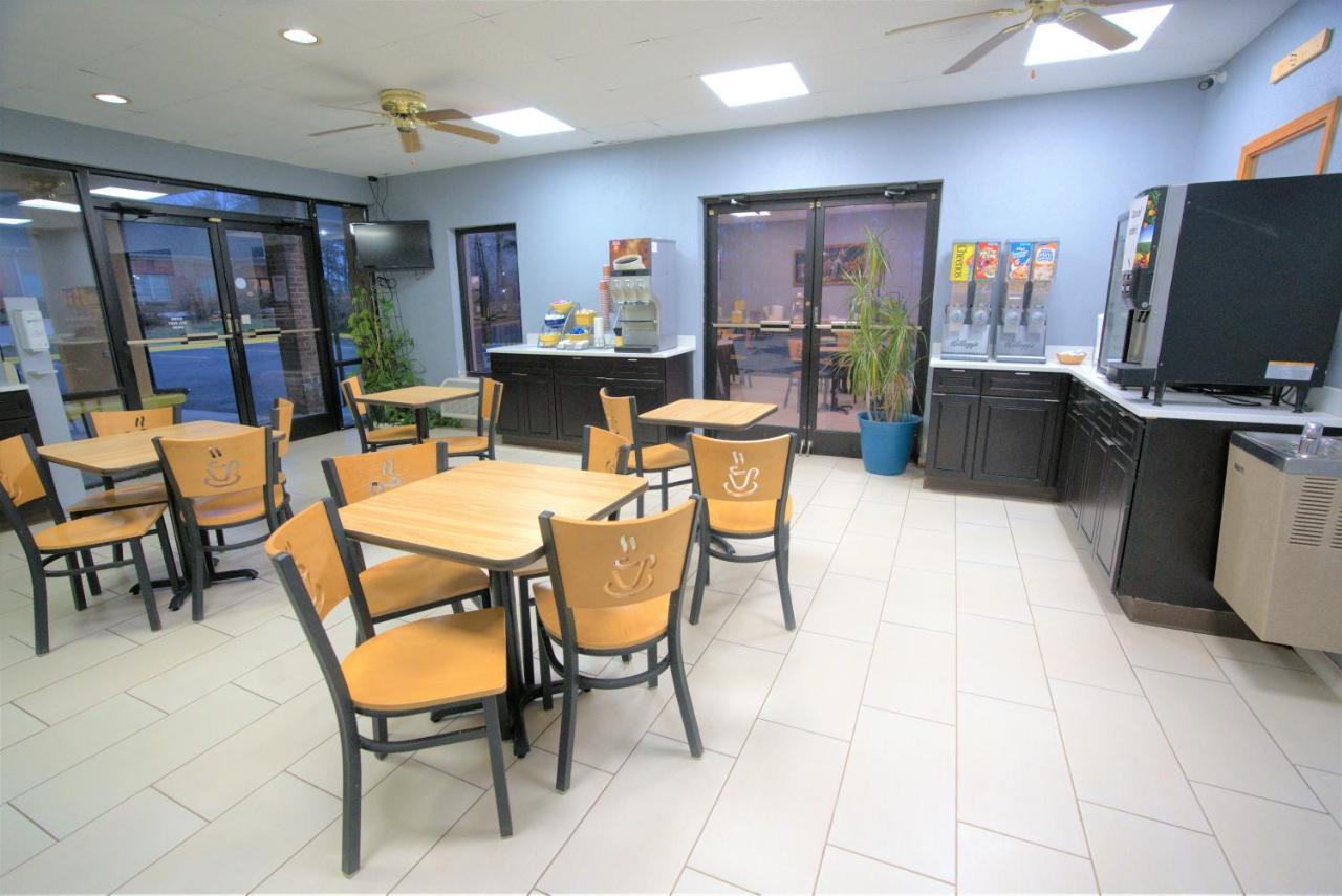 Columbus Inn And Suites Екстериор снимка
