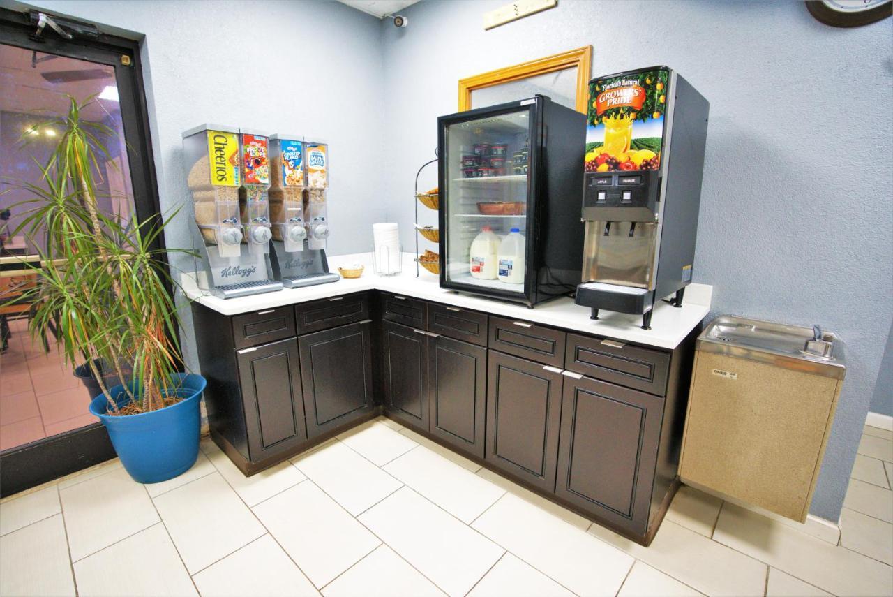 Columbus Inn And Suites Екстериор снимка