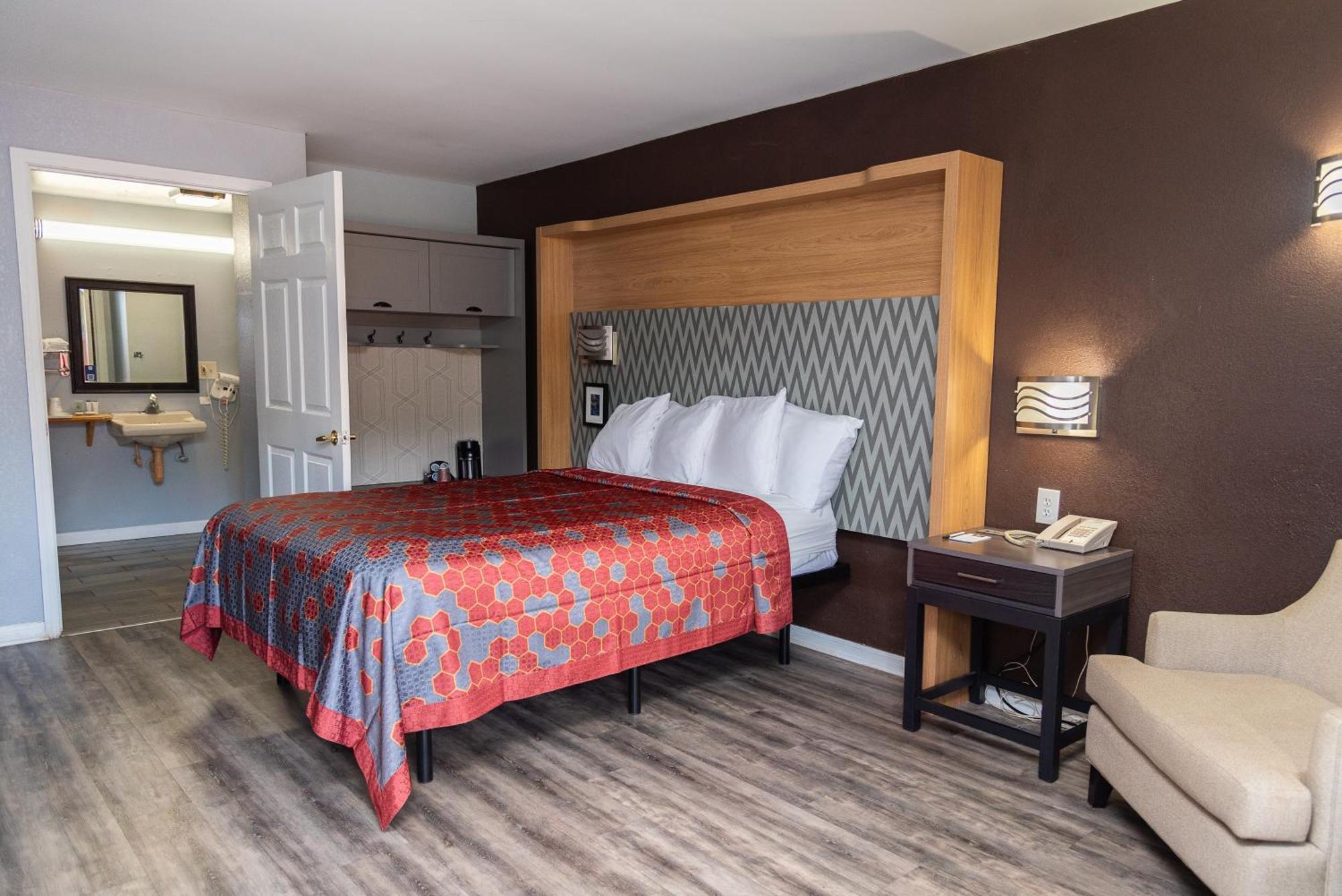 Columbus Inn And Suites Екстериор снимка
