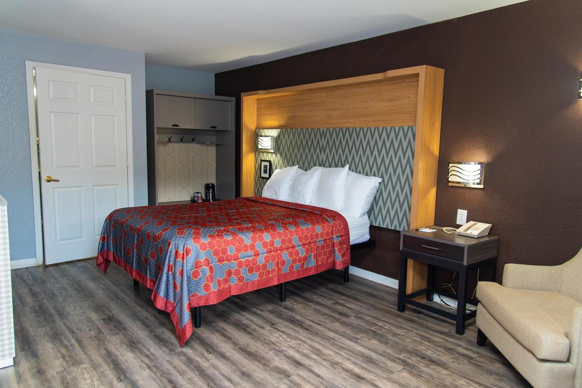 Columbus Inn And Suites Екстериор снимка
