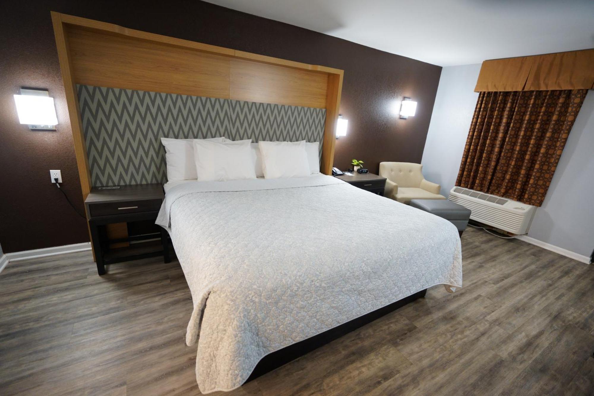 Columbus Inn And Suites Екстериор снимка