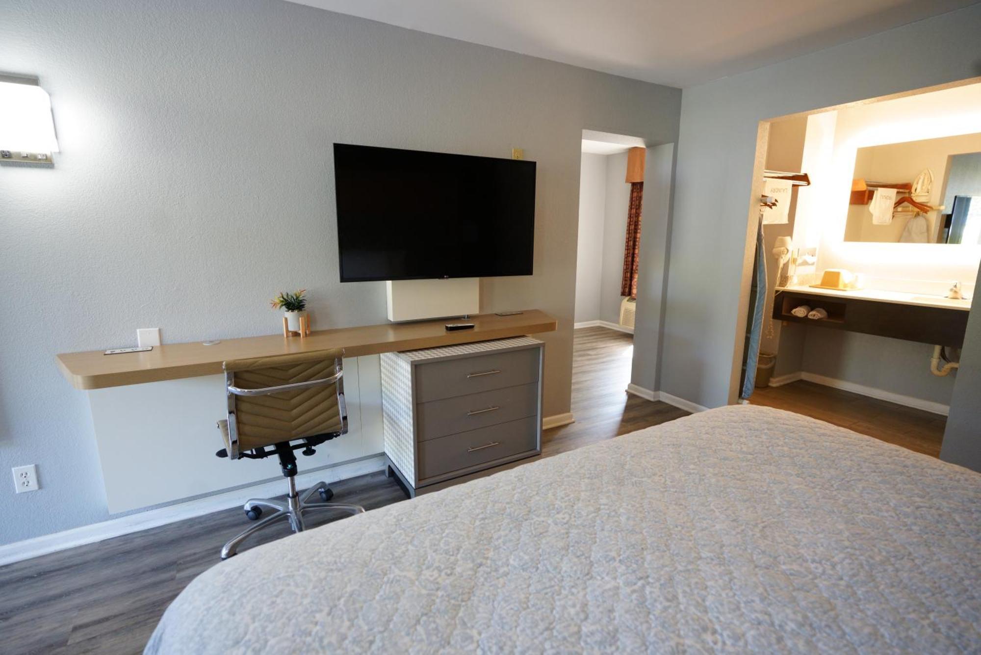 Columbus Inn And Suites Екстериор снимка