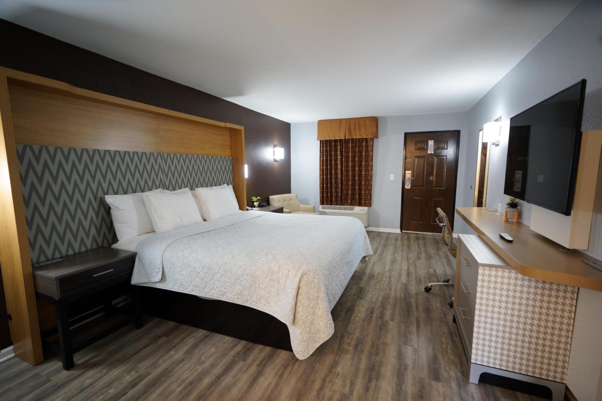 Columbus Inn And Suites Екстериор снимка