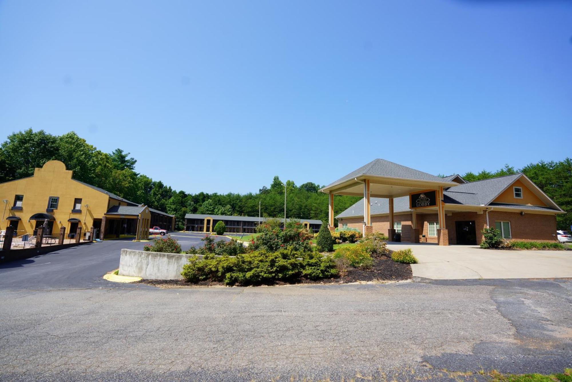 Columbus Inn And Suites Екстериор снимка