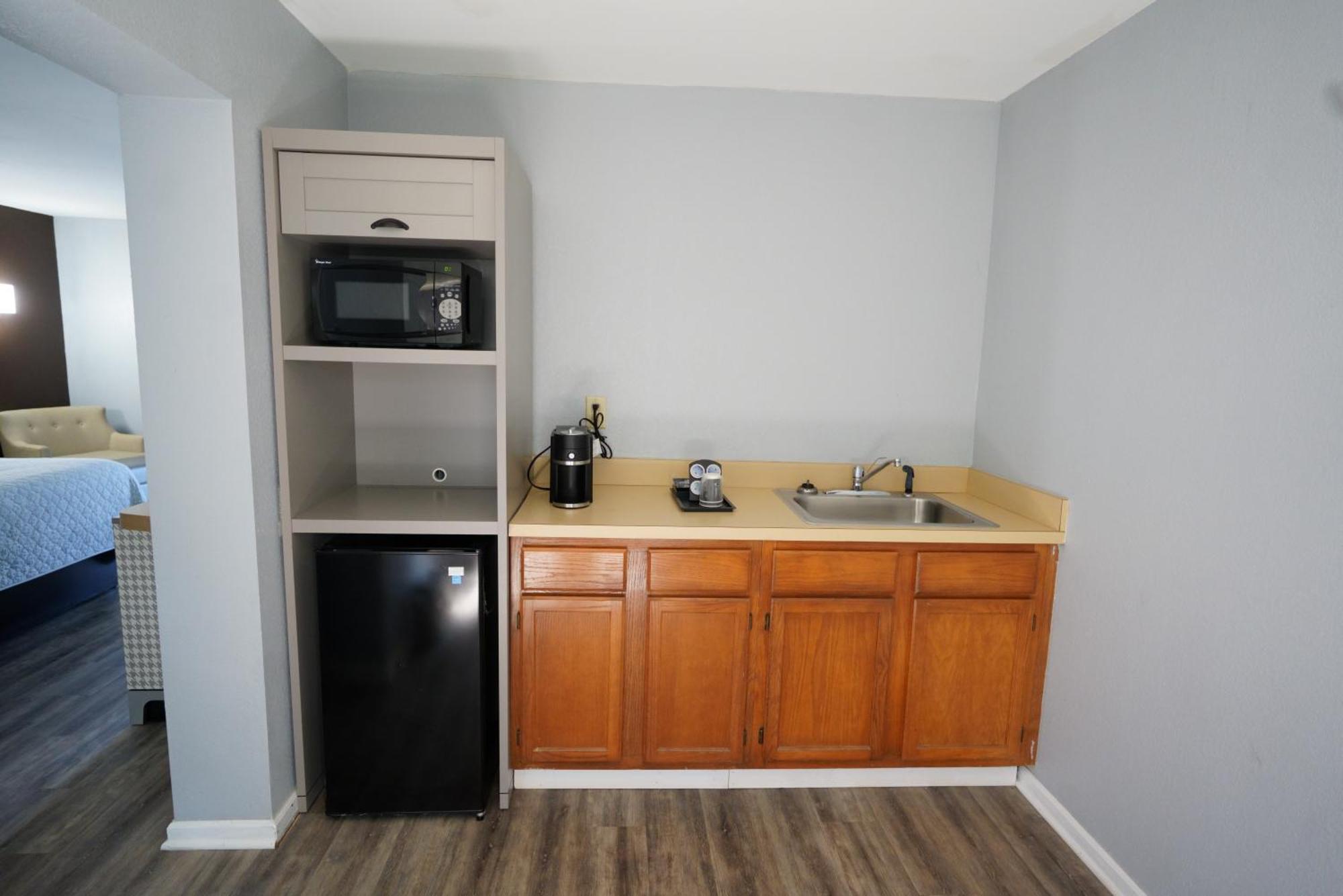 Columbus Inn And Suites Екстериор снимка