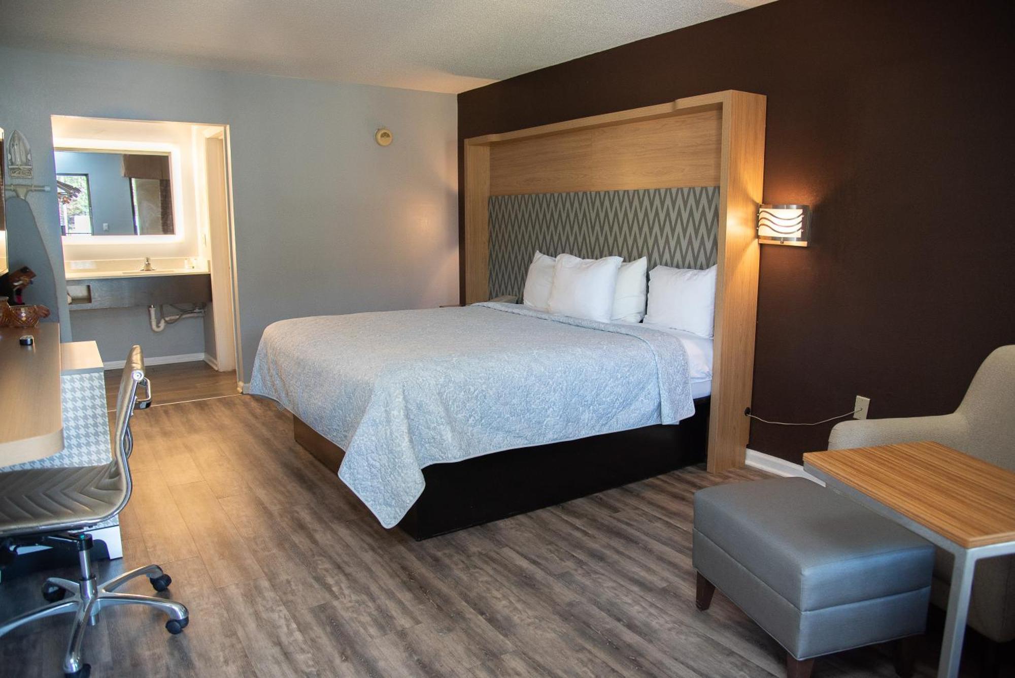 Columbus Inn And Suites Екстериор снимка