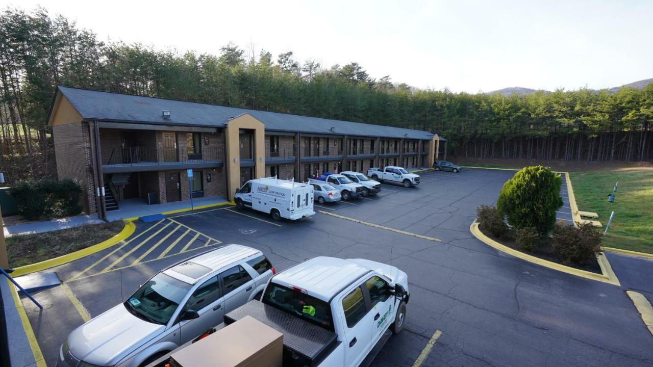 Columbus Inn And Suites Екстериор снимка